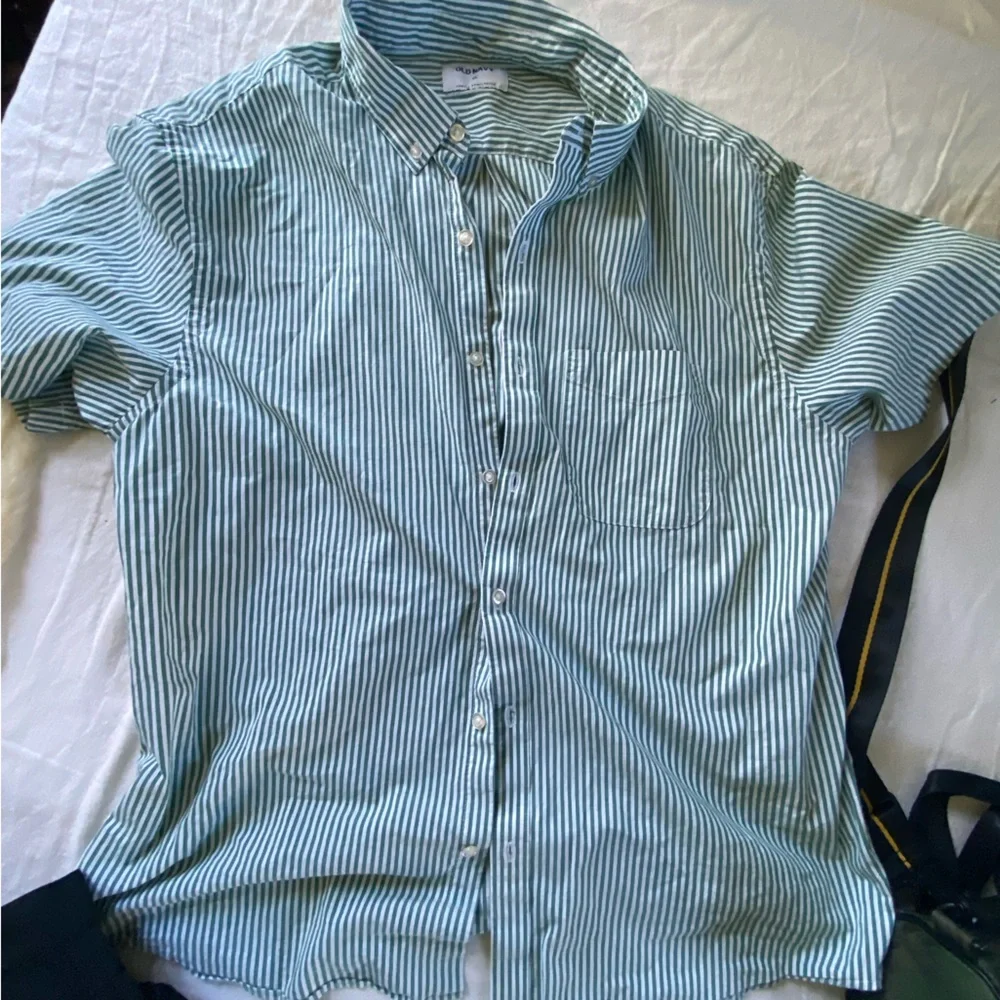 Old Navy Mens Shirt XL Blue Button front Short Sleeve stripe tops like new - Picture 2 of 5